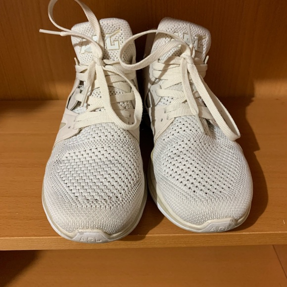 APL Ascends size 9 - Picture 2 of 5